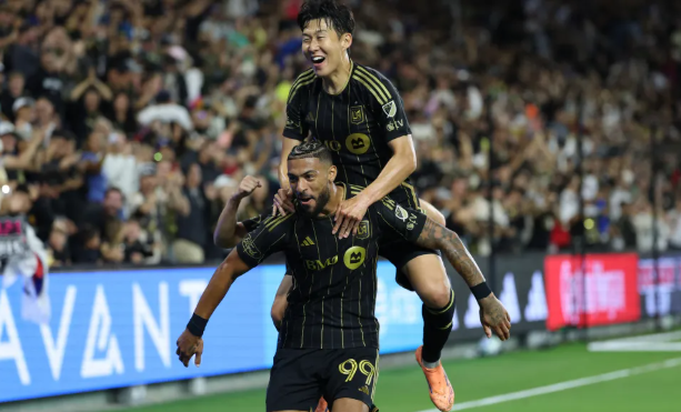 杉矶FC的, 现效力于洛